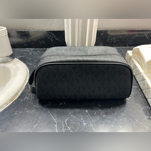 Unisex Black Michael Kors Travel Toiletry Bag - Picture 3 of 9